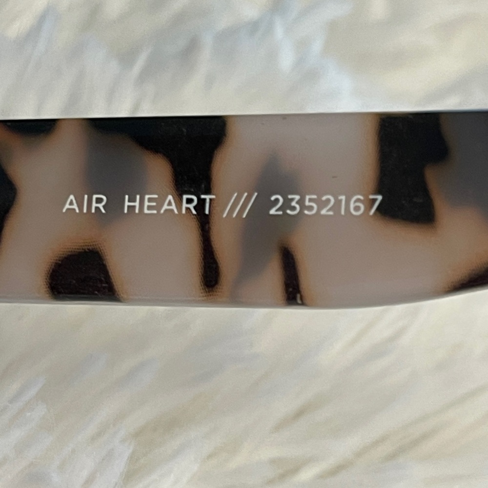 **SOLD** Le Specs Air Heart Sunglasses In Cookie Tort Unisex - Picture 7 of 16